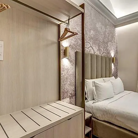 Lumi Hotel *